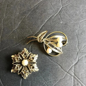 2 pieces lot of Pearl Brooch Pin